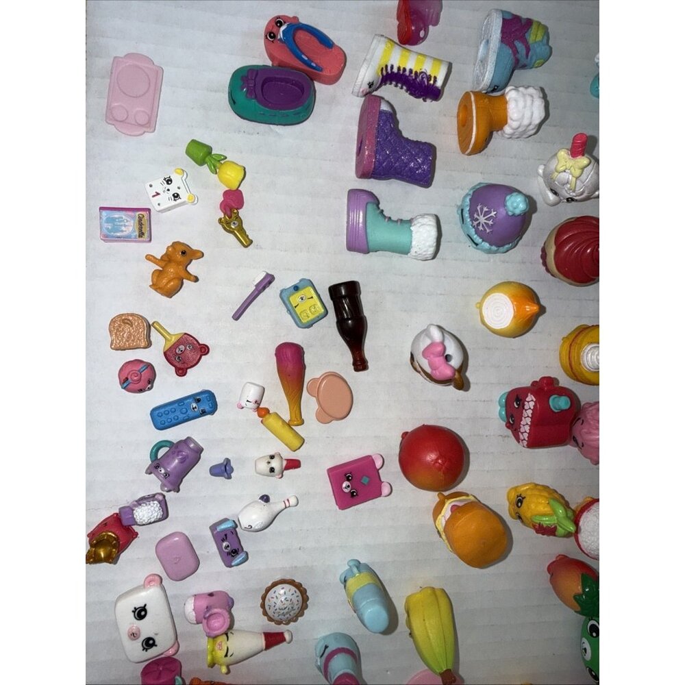 Lot Apprx 125 Assorted Shopkins Moose Characters Cars Carts Bags Combs Shoes - Picture 11 of 16